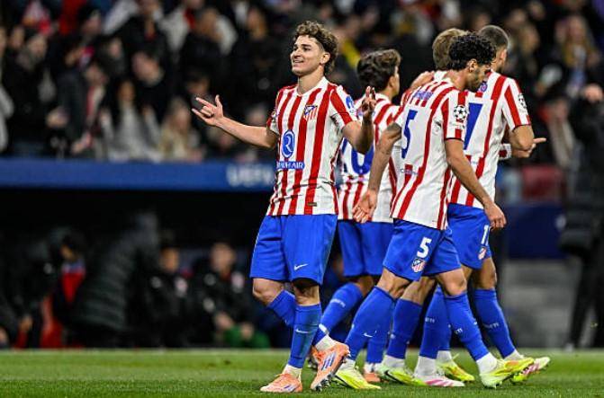 男球迷见到国青遭绝杀后在家摔东西，老婆孩子看呆了27亮104回复