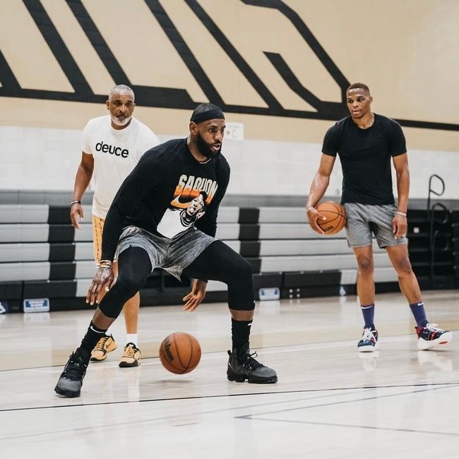 TA：多家豪门关注小将斯密特，阿尔克马尔对其估价约6000万欧