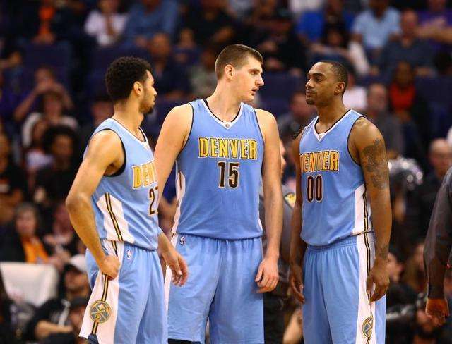 赚了！巴特勒抢断反击造杀伤 快船挑战成功取消犯规还拿到球权